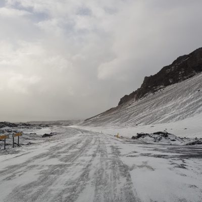 une route enneigée