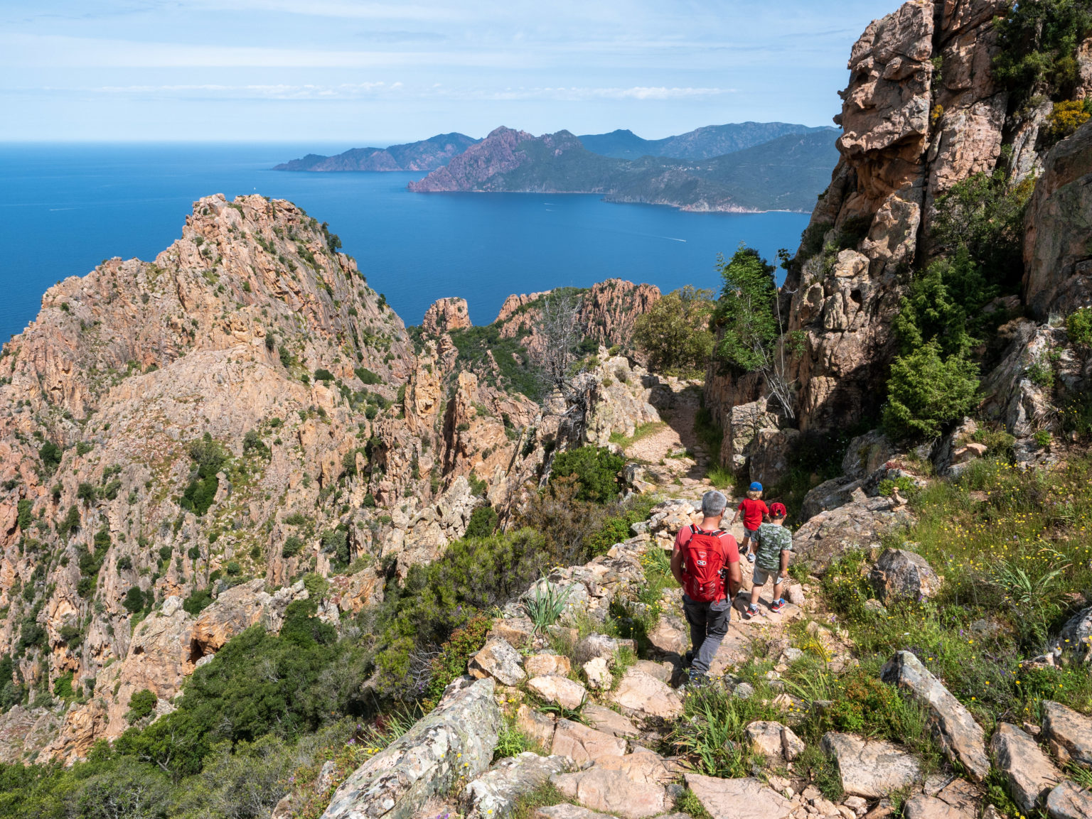 Découvrir les Calanche de Piana à pied, en voiture ou en bateau!