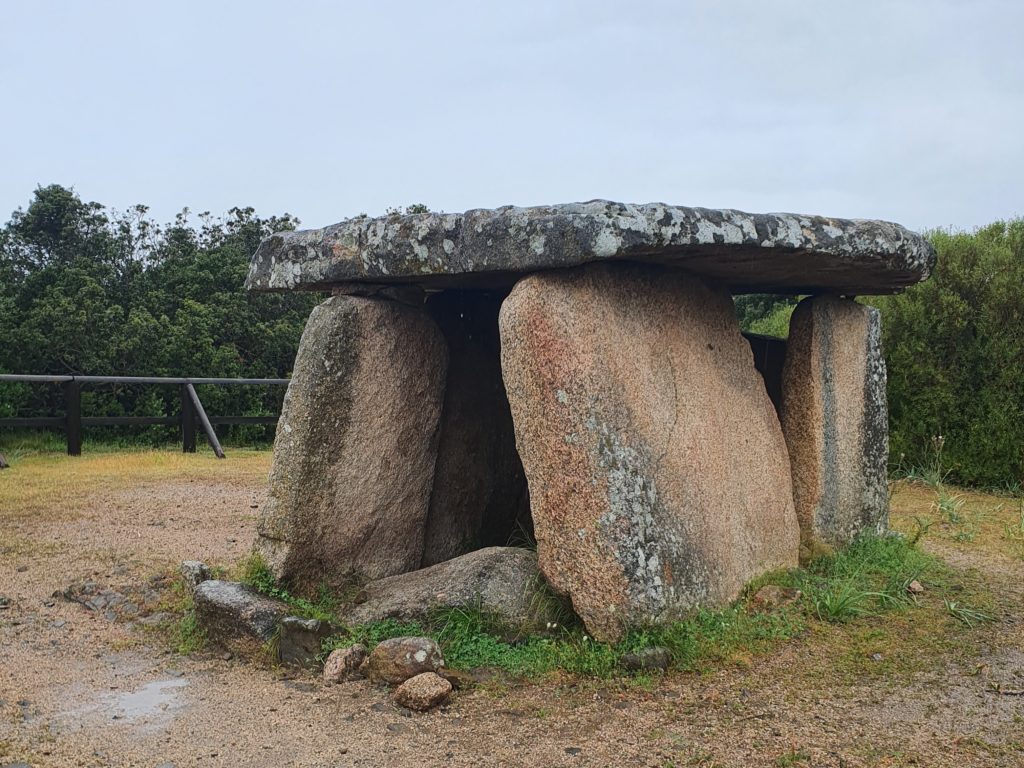 Cauria : dolmen de Funtanaccia