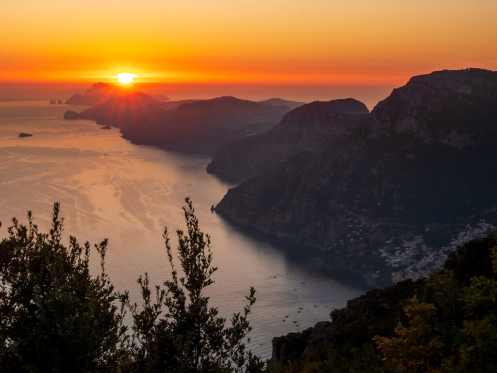 Où voir les plus beaux couchers de soleil sur la côte amalfitaine?